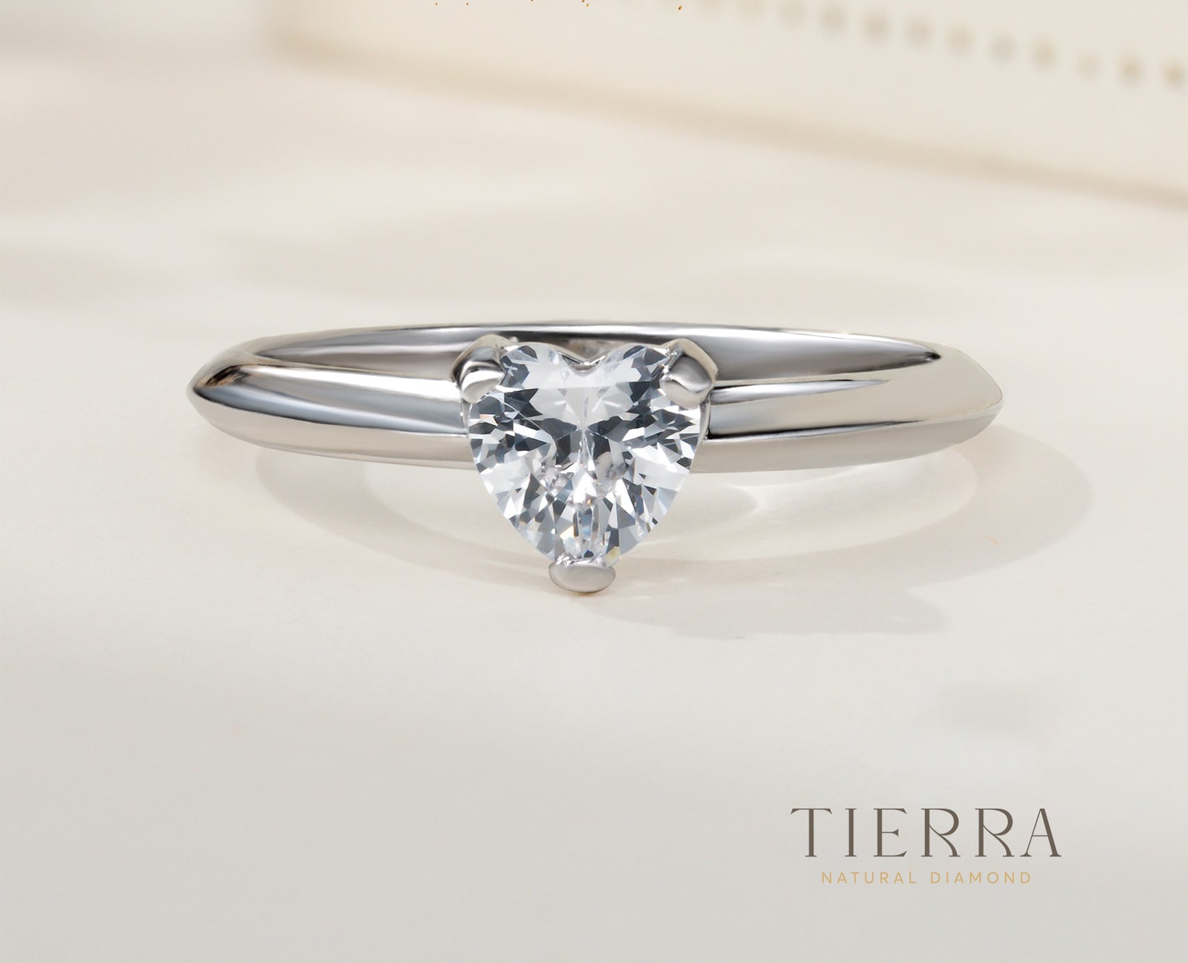 Nhẫn đính hôn Solitaire